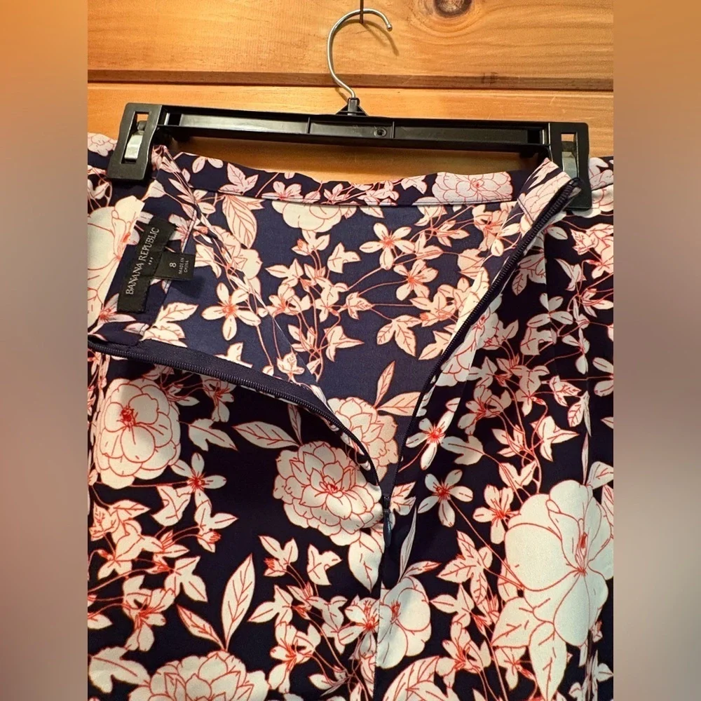 Banana Republic Skirt with Ruffle Accent size 8